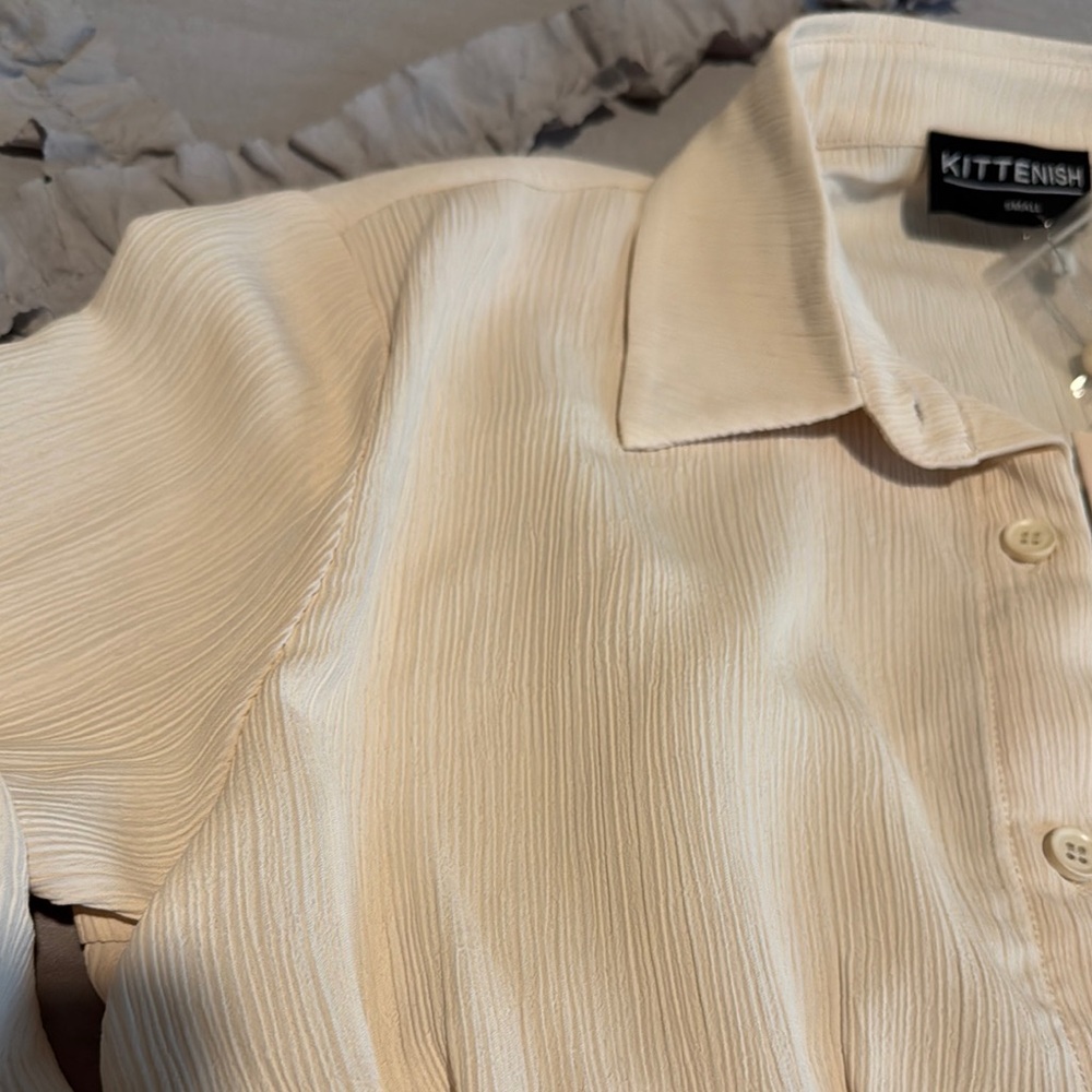Kittenish Cream Button-Down Ruffle Hem Blouse NWOT - Picture 6 of 7